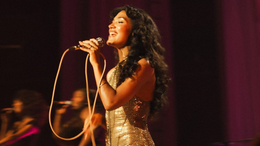 Olivia Dean Puts ‘The Art Of Loving’ On Glamorous Display at Madison Square Garden
